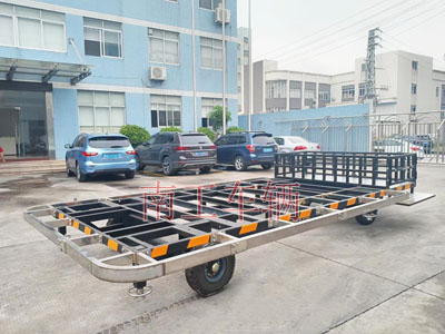 4吨乐鱼（中国）带箱体铝花纹板4I.jpg
