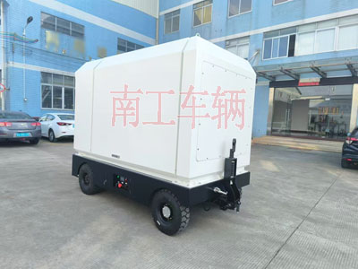 2吨电动乐鱼（中国） 飞翼箱式工具拖车2I.jpg