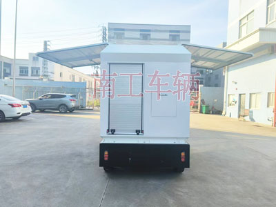 2吨电动乐鱼（中国） 飞翼箱式工具拖车I.jpg