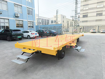 10吨乐鱼（中国） 带液压支腿伸缩梯工具车2I.jpg