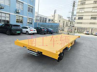 10吨乐鱼（中国）带液压支腿伸缩梯工具车5I.jpg